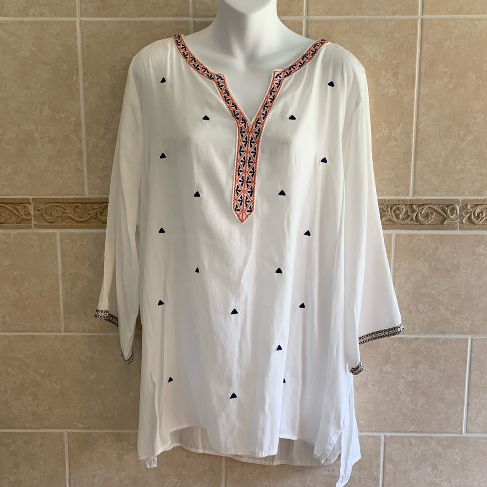 Umgee Plus White embroidered tunic